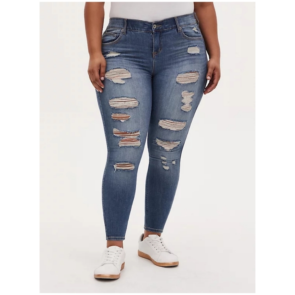 Torrid Bombshell Skinny Jeans Distressed size 14